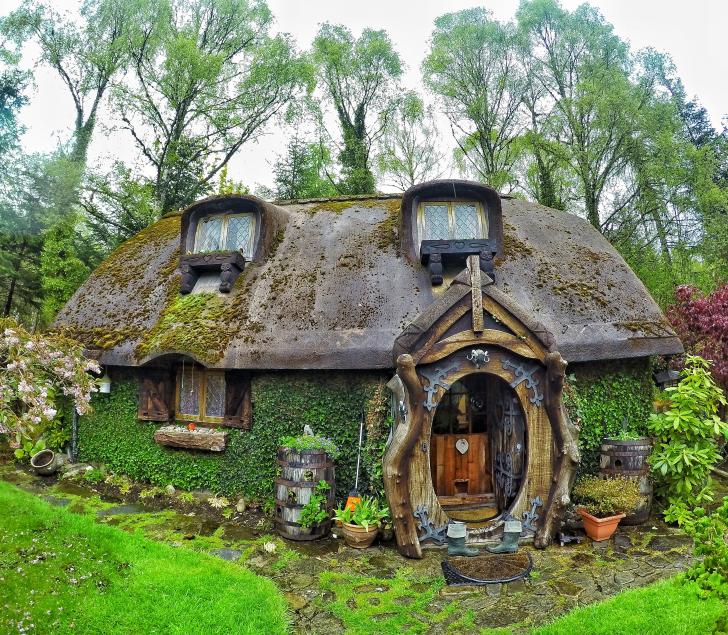 So+my+uncle+built+and+lives+in+his+very+own+hobbit+house