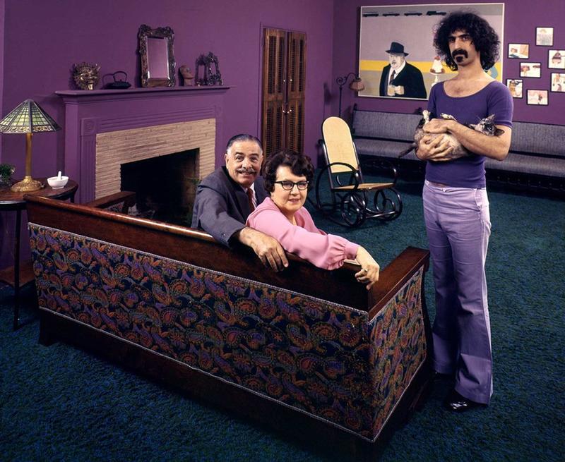 Frank+Zappa+at+his+parents%26%238217%3B+house+circa+1970