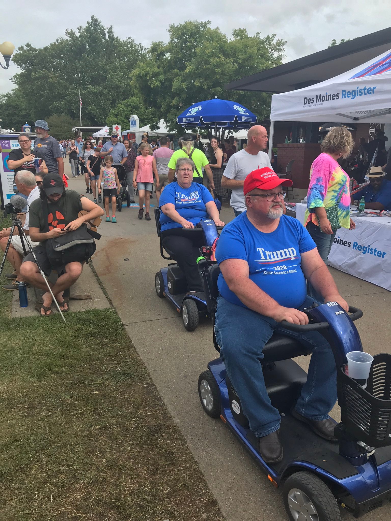 American+troops+advancing+into+Normandy%2C+1944+%28colored%29