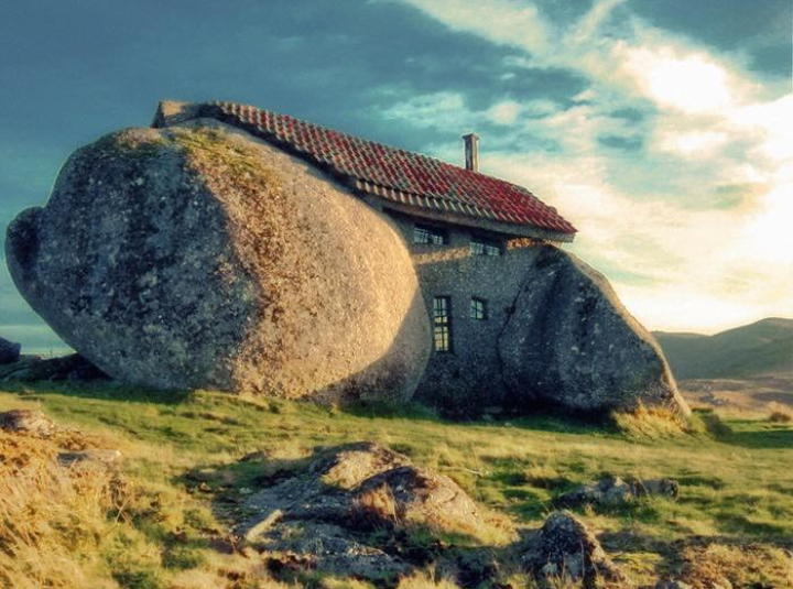 Stone+house%2C+Portugal.