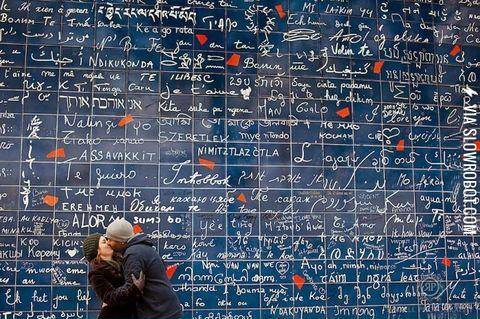 The+Love+Wall+in+Paris+has+every+single+language+of+%26%23039%3BI+love+you%26%23039%3B