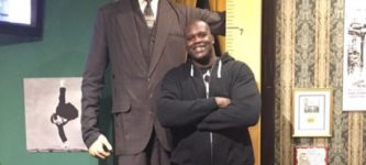 Shaquille+O%26%238217%3BNeal+next+to+a+replica+of+the+tallest+man+to+have+lived