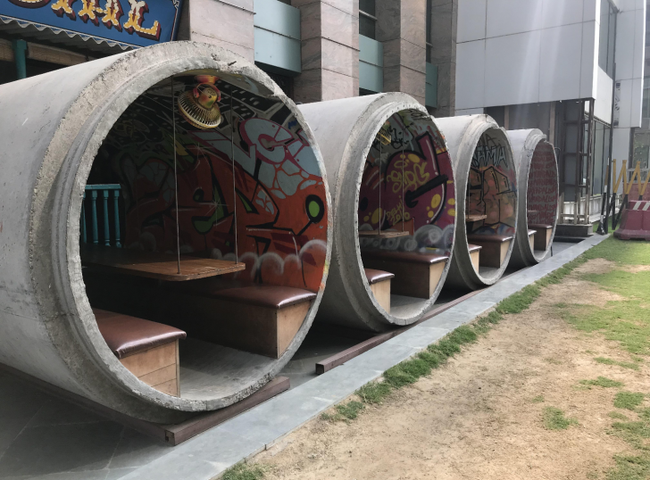 Restaurant+uses+decommissioned+pipes+to+seat+outdoors