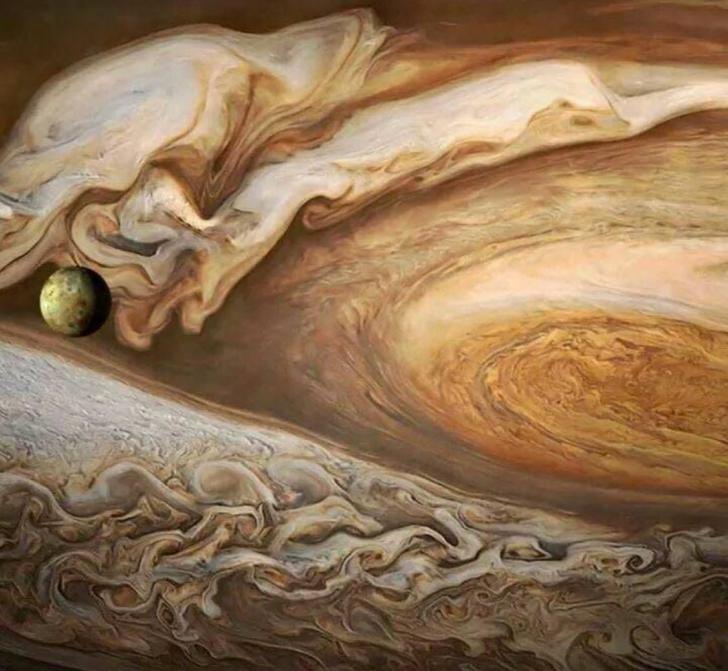 Jupiter+and+Io+taken+by+voyager