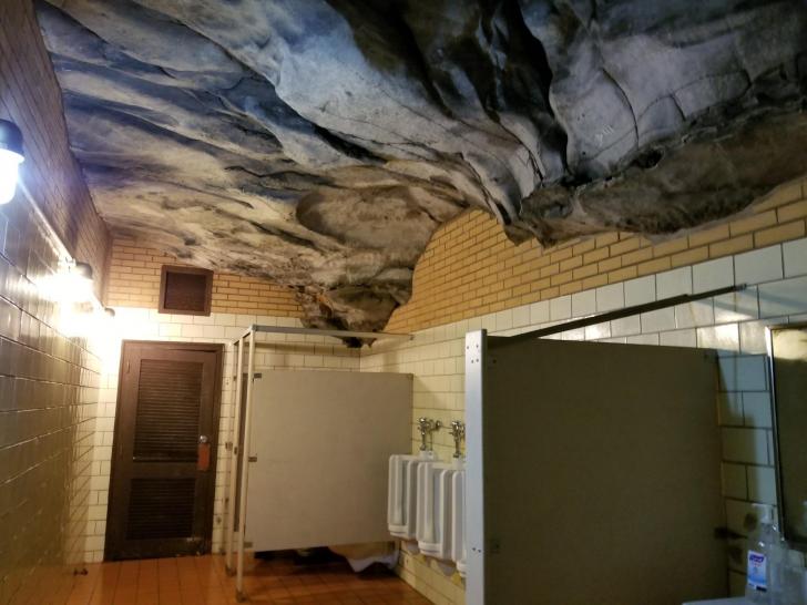 Restrooms+280+ft.+below+the+surface+at+Mammoth+Cave%2C+Kentucky