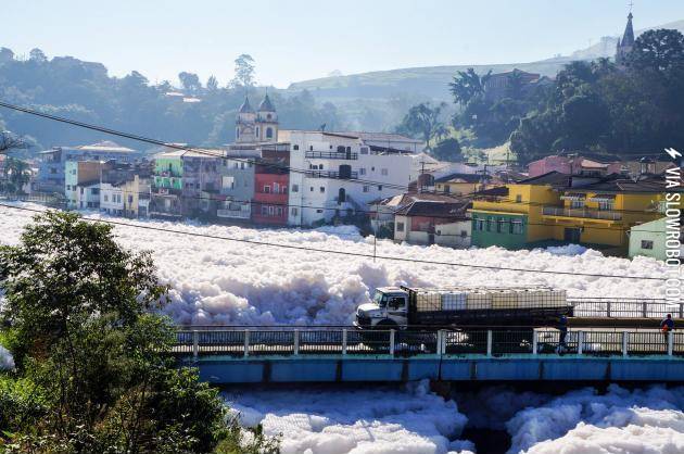 River+in+S%C3%A3o+Paulo%2C+Brazil+is+covered+in+foam+caused+by+pollution