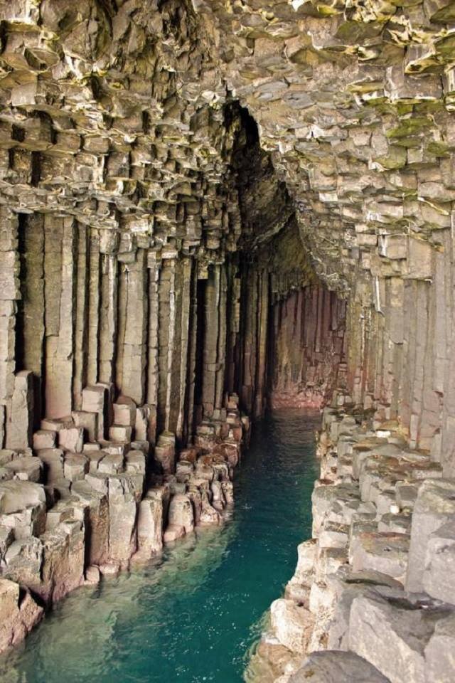 Fingal%26%238217%3Bs+Cave+%26%238211%3B+The+cave+was+a+well-known+wonder+of+the+ancient+Irish+and+Scottish+celtic+people