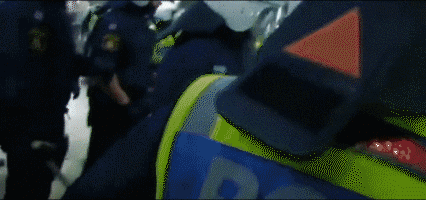 Police+increase+escalator+speed+to+get+rid+of+hooligans