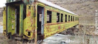 Bridge+in+India+made+out+of+an+abandoned+train-car.