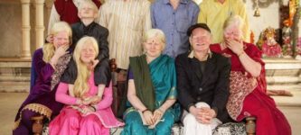 Three+generations+of+an+Indian+family+with+albinism+pose+for+a+photograph
