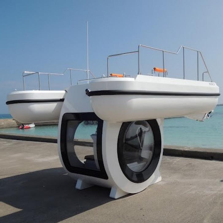 The+Penguin+%26%238211%3B+a+boat+with+an+underwater+cabin+that+lets+you+explore+the+ocean+floor+without+getting+wet