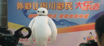Chinese+Lottery+Winner+Dressed+as+Baymax+So+Thieves+and+Poor+Relatives+Won%26%238217%3Bt+Discover+Who+He+Is.