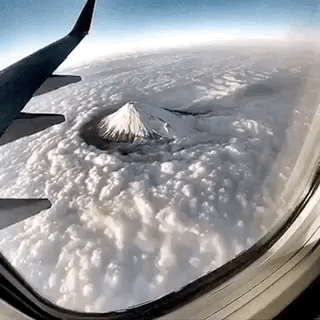 Mt.+Fuji+cutting+through+the+clouds