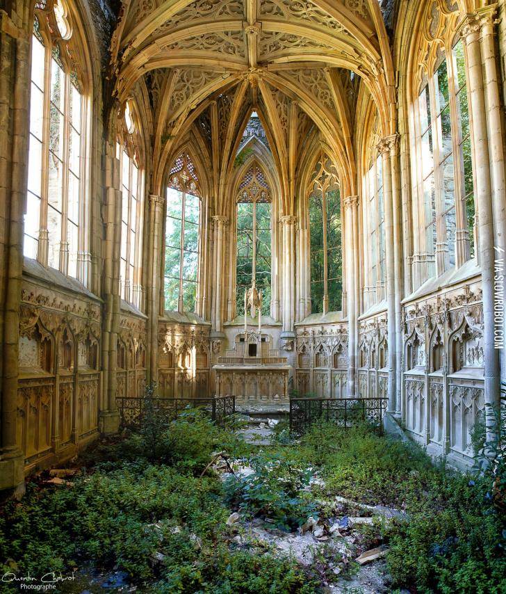 An+abandoned+church+in+France
