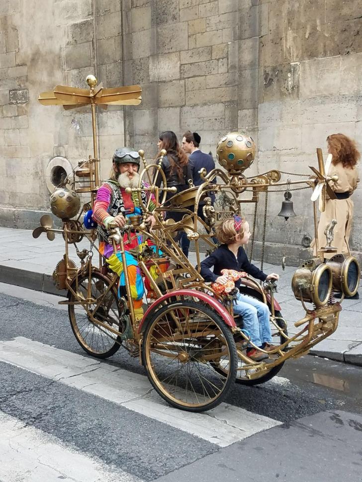 Deep+down+I+was+secretly+hoping+that+this+Rickshaw+driver+could+take+me+into+the+future.