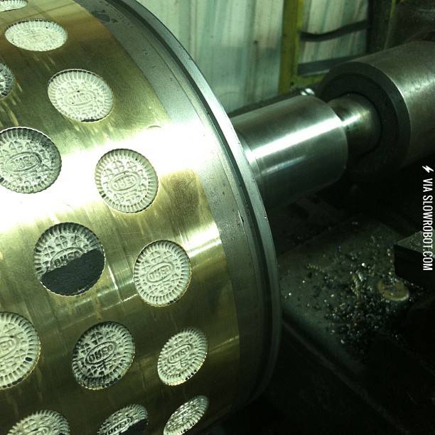 This+is+the+roller+that+prints+Oreos.