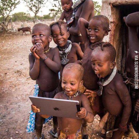 Tribal+Children+See+A+Ipad+For+The+First+Time