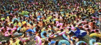 Pools+in+China+are+slightly+overcrowded..