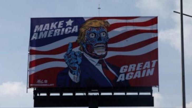Alien+Donald+Trump+billboard+appears+in+Mexico+City%2C+Mexico