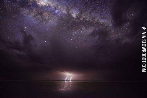 The+Milky+Way+and+some+lightning