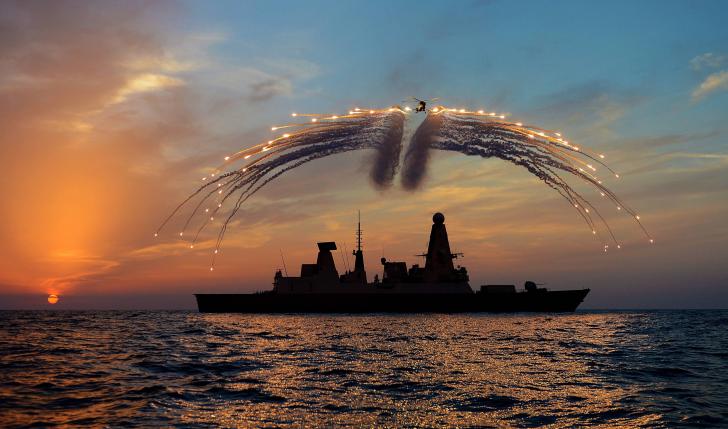 HMS+Dragon%26%238217%3Bs+Lynx+Helicopter+Firing+Flares