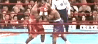 Boxing+referee+narrowly+dodges+a+punch
