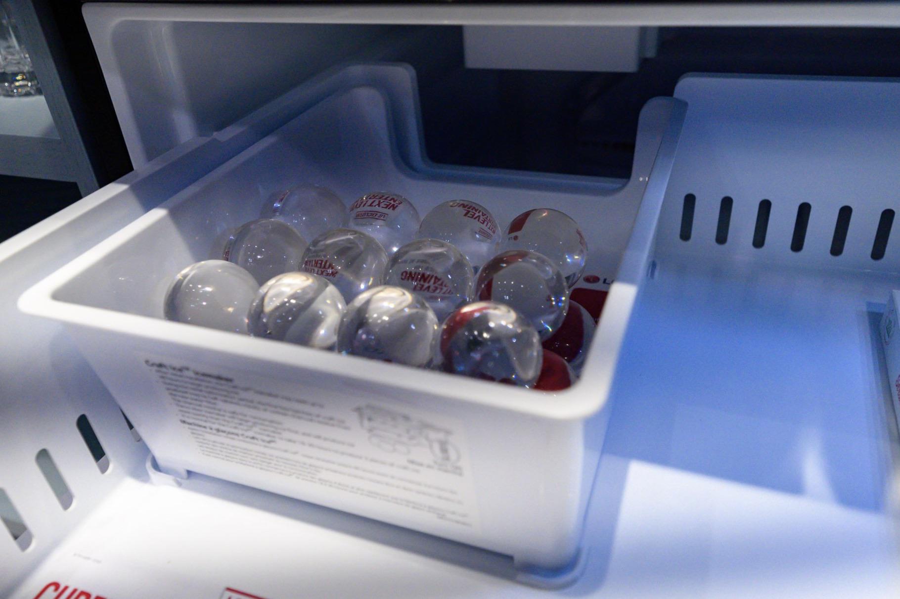 This+fridge+from+LG+can+make+spherical+ice+cubes.