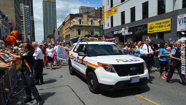 How+the+police+in+Canada+support+gay+pride