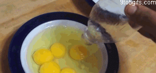 The+easy+way+to+separate+egg+yolks+from+egg+whites