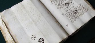 15th+century+cat+leaves+paw+prints+on+owner%26%238217%3Bs+manuscript
