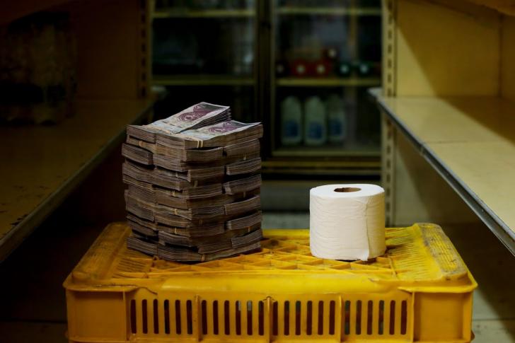 Venezuela%3A+A+roll+of+toilet+paper+costs+2%2C600%2C000+bolivars%2C+roughly+%240.40+USD.