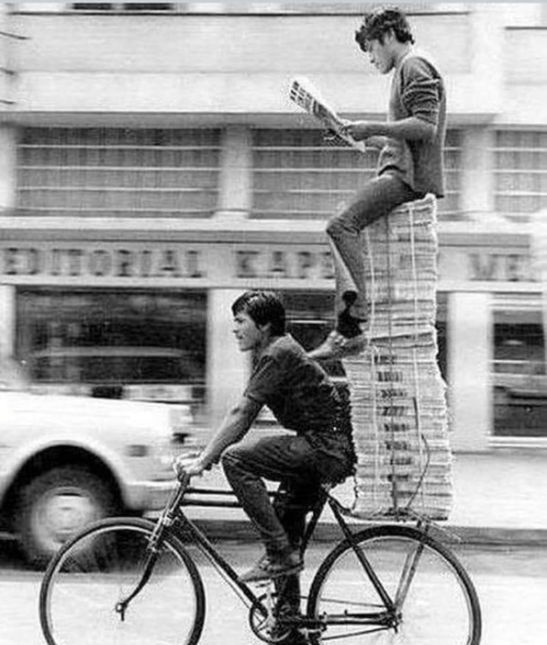 Newspaper+delivery+boys.+Mexico+City+circa+1960.