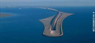 The+bridge+between+Denmark+and+Sweden+dips+into+a+tunnel