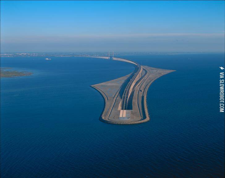 The+bridge+between+Denmark+and+Sweden+dips+into+a+tunnel
