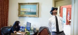 Obama+wearing+a+VR+headset