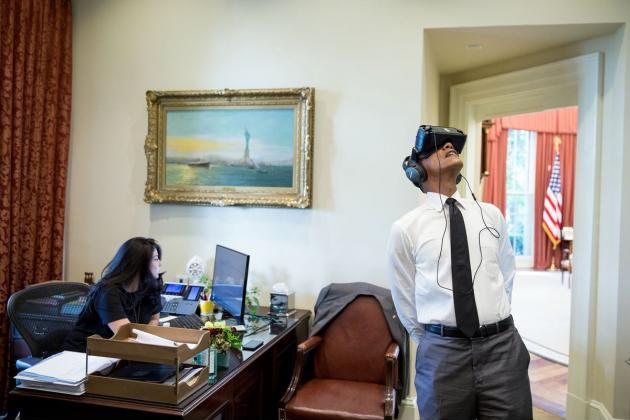 Obama+wearing+a+VR+headset