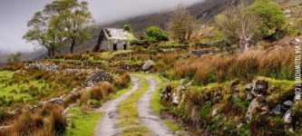 Abandoned+Cottage+in+the+black+valley+of+Ireland.