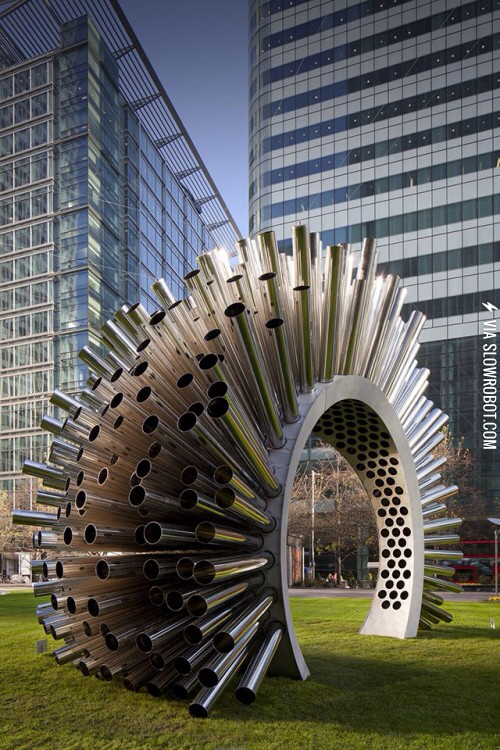 Metal+sculpture+that+plays+the+wind