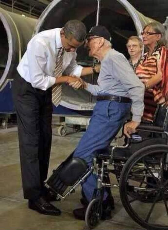 This+90+yr+old+stood+up%2C+Obama+told+him+he+didn%26%238217%3Bt+have+to+stand.+He+said%2C+%26%238216%3BNo+Sir%2C+you%26%238217%3Bre+the+President.%26%238217%3B