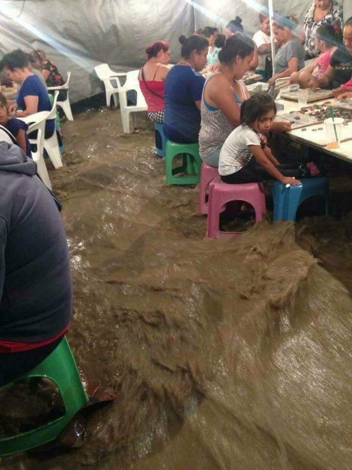 Bingo+Night+during+a+flood+in+the+Philippines