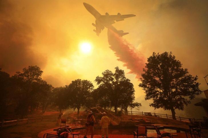 This+747+fighting+a+wildfire+in+California