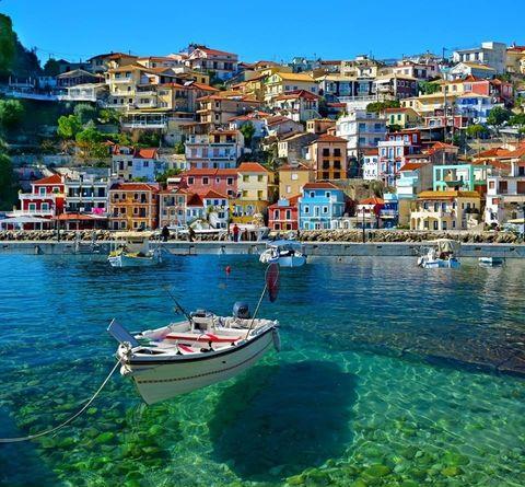 The+spectacular+town+of+Parga%2C+Greece