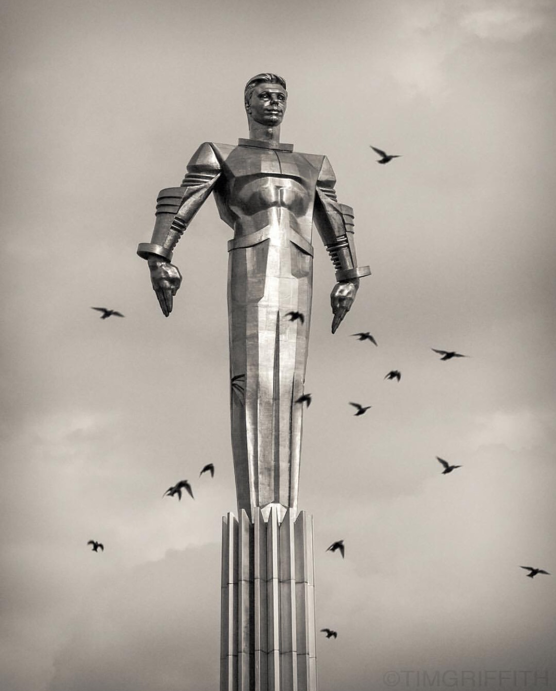 Monument+to+Yuri+Gagarin.+The+first+person+to+travel+in+space.+Leninsky+Prospekt%2C+Moscow.