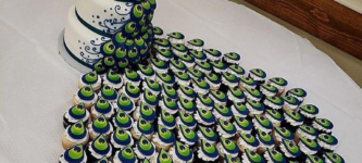 Peacock+cake+and+cuppy+cakes