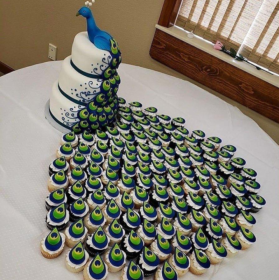 Peacock+cake+and+cuppy+cakes