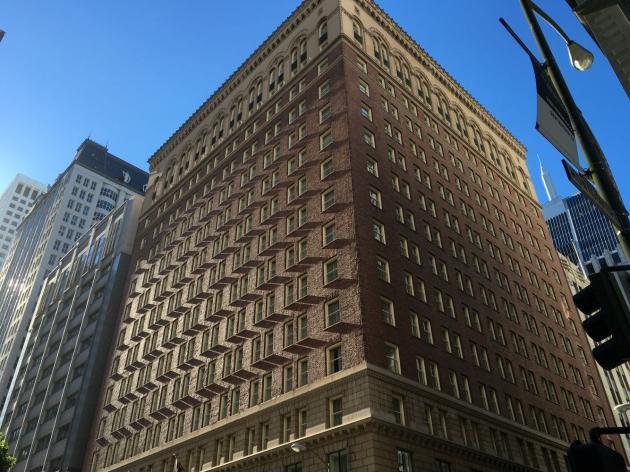 The+shadows+of+these+windows+make+an+optical+illusion