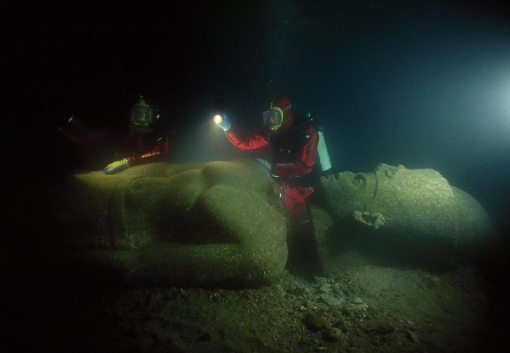 Sunken+statue+of+a+Pharaoh%2C+found+near+the+submerged+city+of+Heracleion