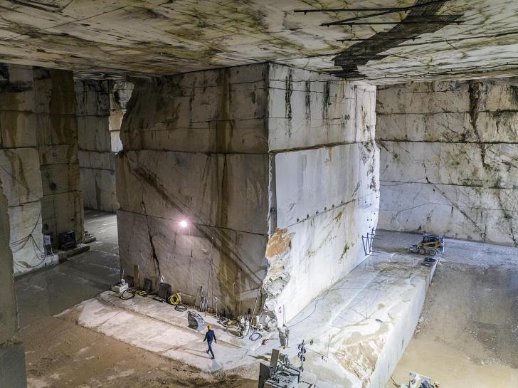 What+a+marble+quarry+in+Italy+looks+like+from+the+inside