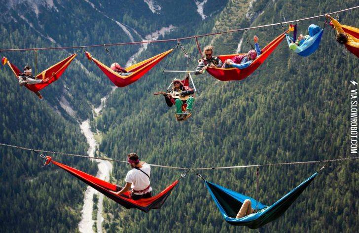 Highliners+take+a+hammock+break+in+the+Italian+Alps