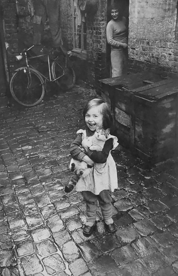 Happy+French+Girl+And+Her+Cat%2C+1959